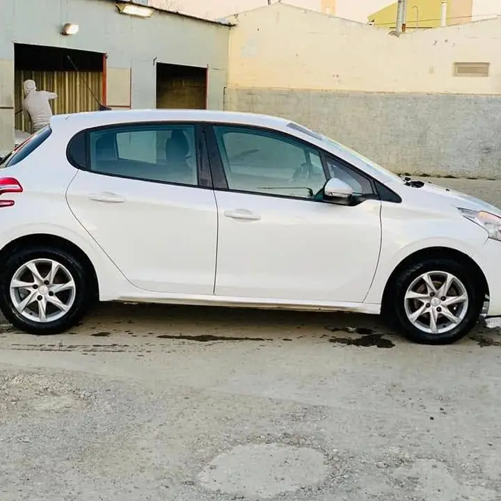 Peugeot 208 alluere 1.5