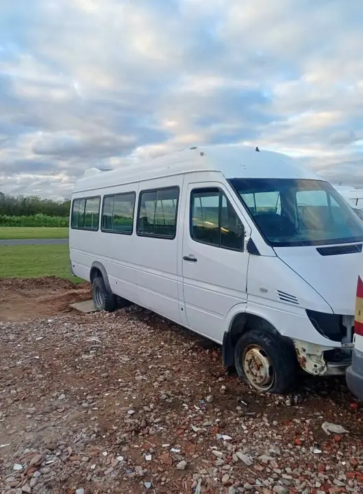 Mercedes benz 413 minibus