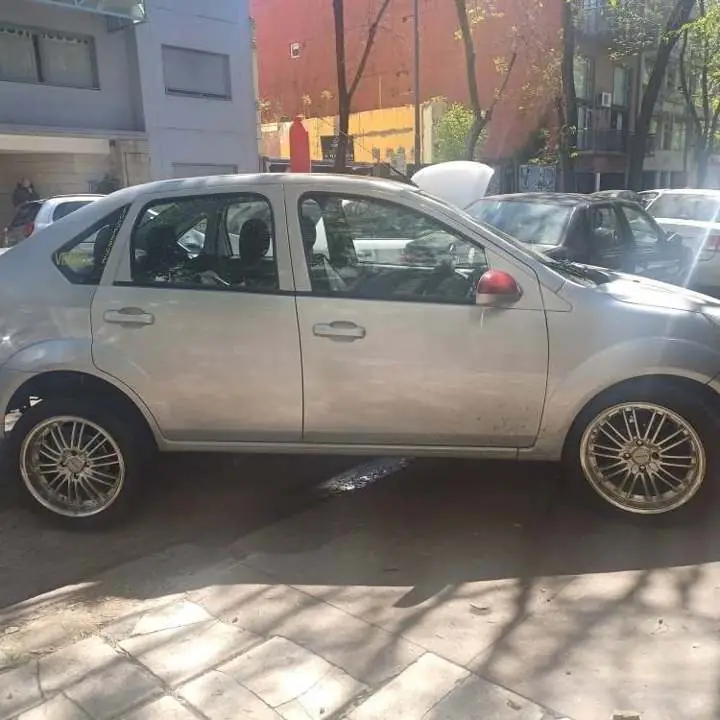 Ford fiesta max 2011