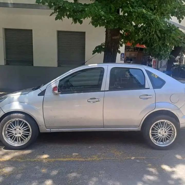 Ford fiesta max 2011