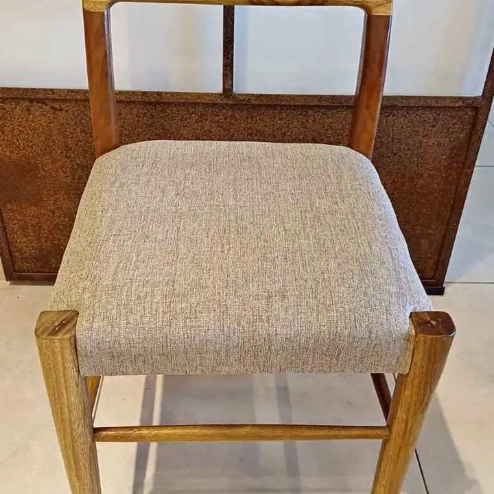 Silla Moller Tapizada de Madera | Elegante y Cómoda $124.999