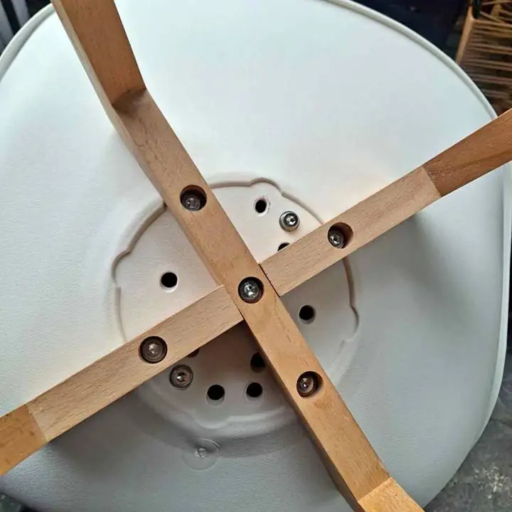 Título: Silla Tulip Negra y Blanca | Diseño Moderno | $109.999