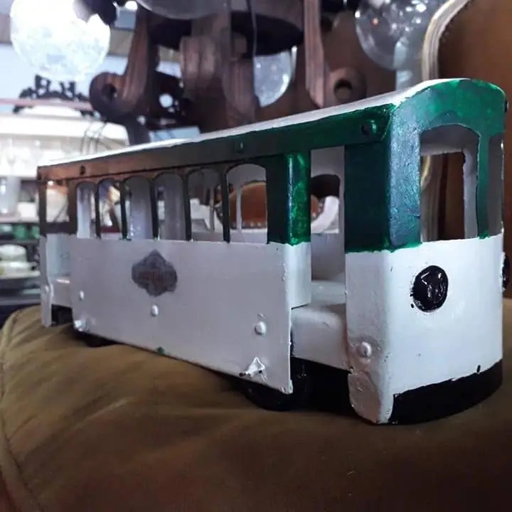 Tranvía antiguo remachado