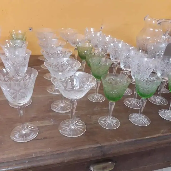 Juego de 50 copas más 2 jarras haciendo juego