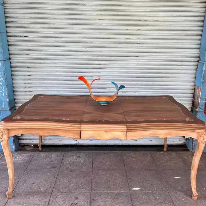 Mesa estilo francés antigua