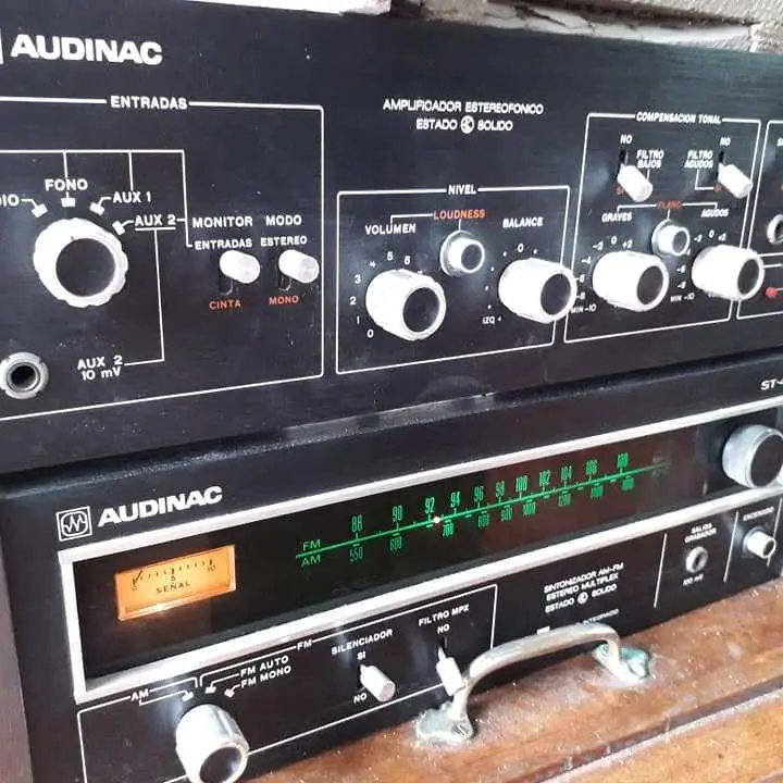 Equipo de audio audinac funcionando