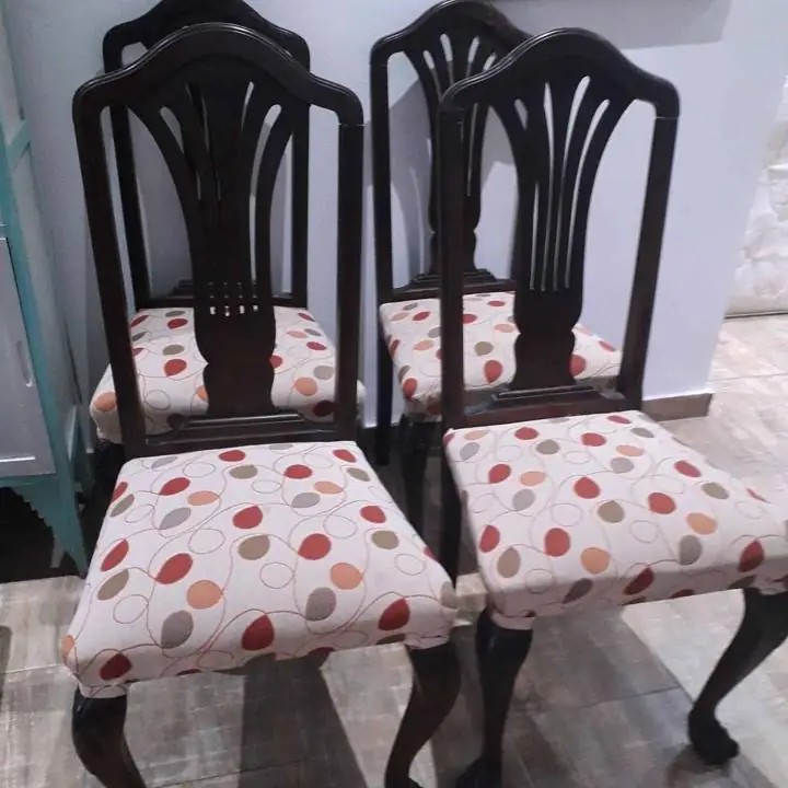 4 Sillas chependale antiguas cada una 2500