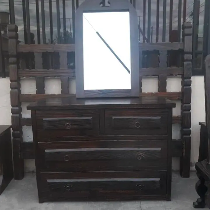 Dormitorio completo... respaldo mesas comoda espejo silla