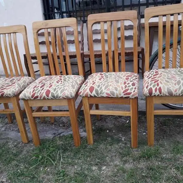 Juego 4 sillas madera guatambu