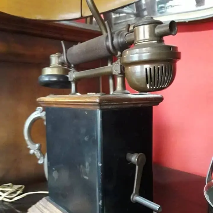 Teléfono antiguo