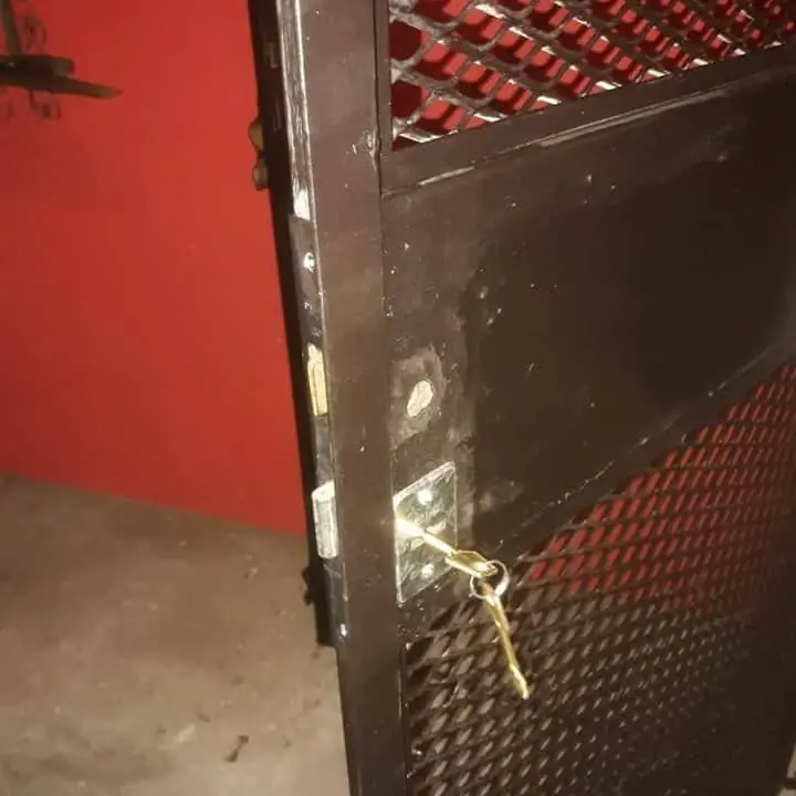 Puerta reja nueva con cerradura