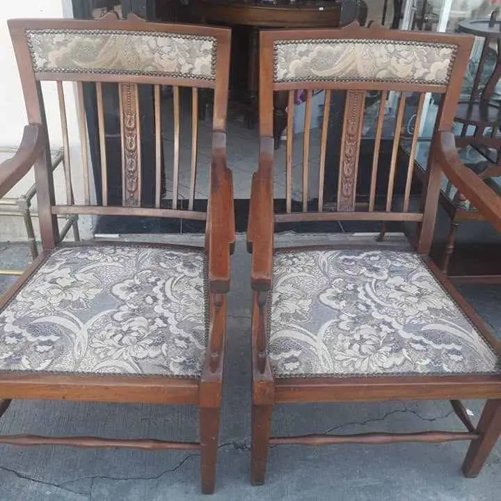 Juego de sillones antiguo