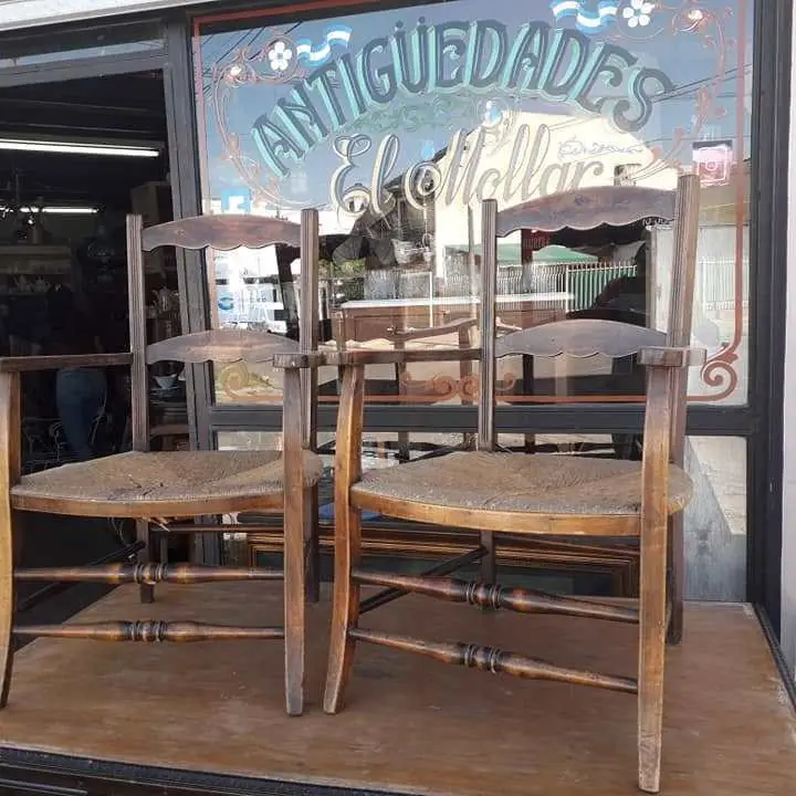 Sillones antiguos empajonados