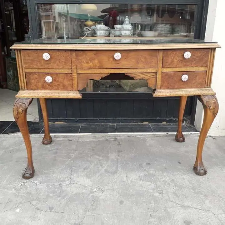 Escritorio antiguo estilo chependale