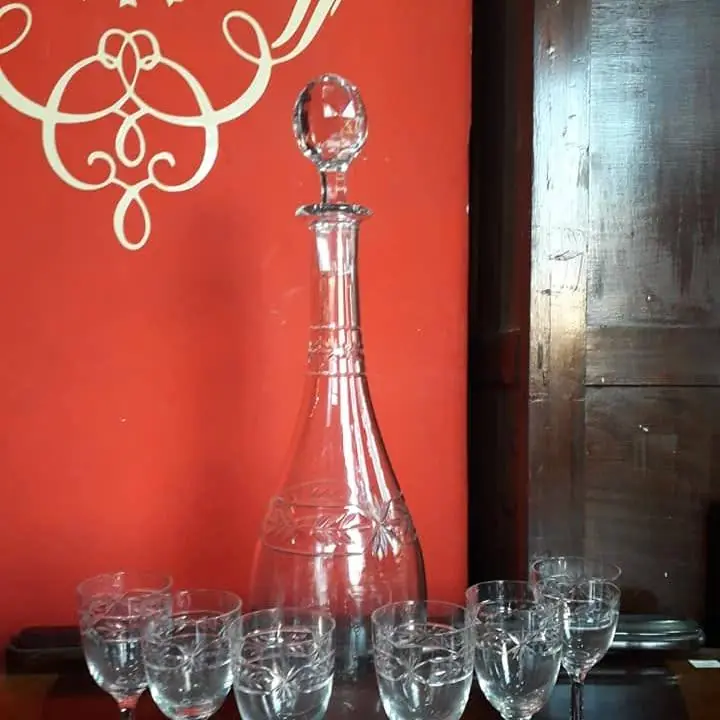 Licorera con copas crital antiguo