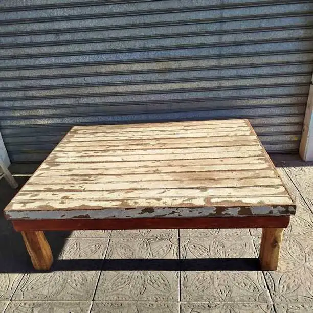 Mesa ratona de pinotea