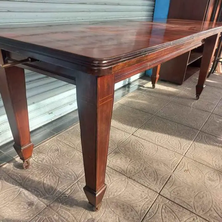 Mesa antigua a manivela