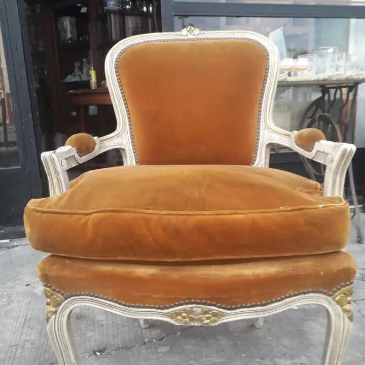 Antiguo sillon luis xv petit dormitorio sala