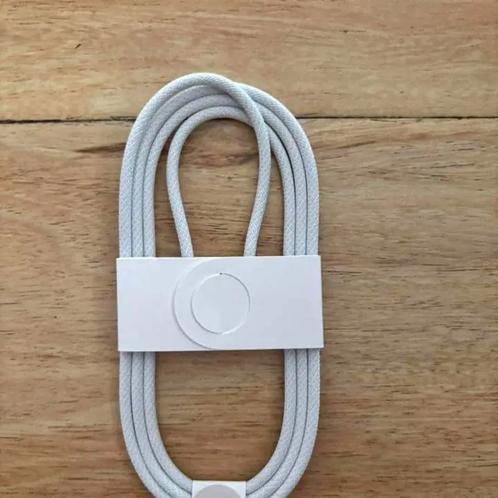 Cable usb original apple iPhone nuevo sin uso el que viene en el iPhone