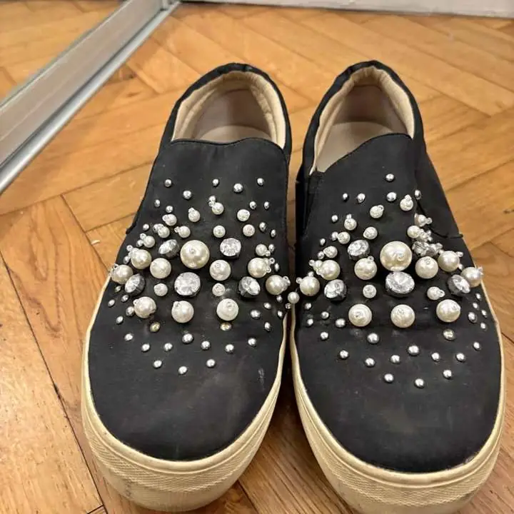 Zapatos zapatillas panchas con perlas marca steve madden talle 40