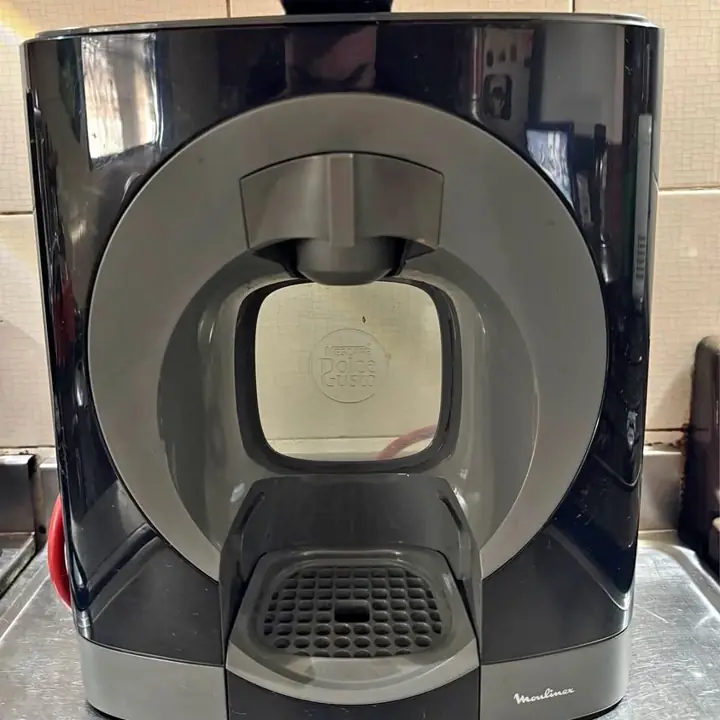 Cafetera Nescafé Dolce Gusto Moulinex “Oblo” Negra