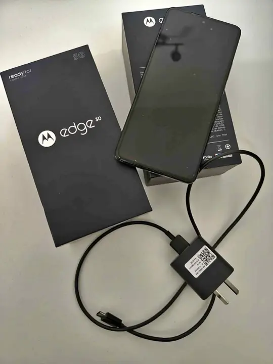 Vendo Motorola Edge 30
