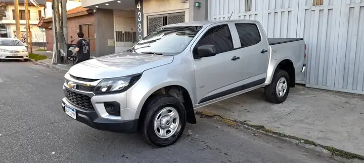 Chevrolet s10 año 2022 75.000 km 4x2 caja manual, lona maritima Titular al dia