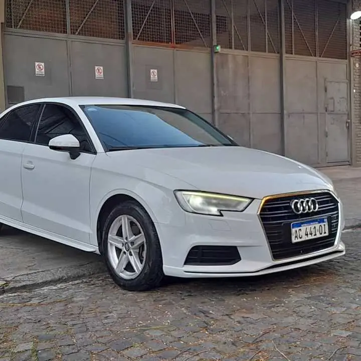 Audi A3 1.4 T año km, automatico s-tronic levas al volante
