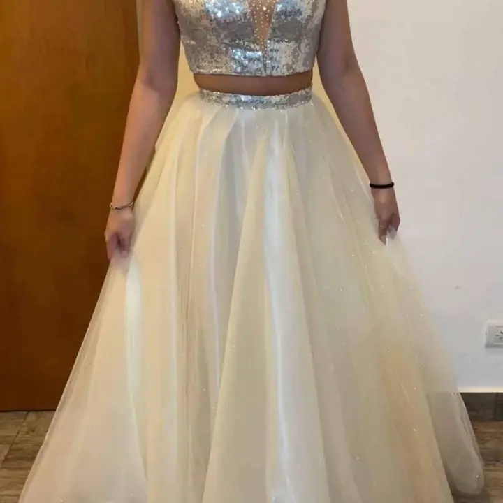 Vestido de 15 de 3 PRENDAS Bordado ( corset , pollera larga y corta )