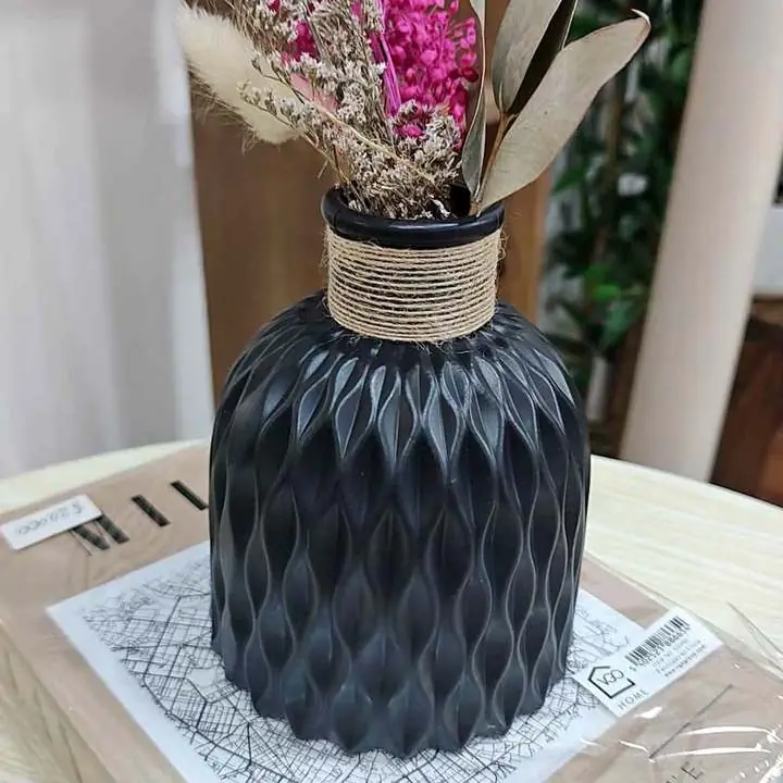 Florero Plastico Texturado con Cordón de Yute Aura