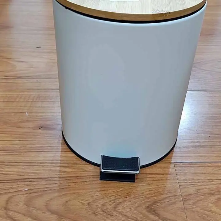 Cesto de Basura Blanco Tapa Bambu