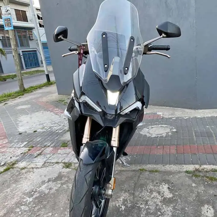 ZONTES 310 4 mil km en marcha funcionando solo rota una cacha de adelante