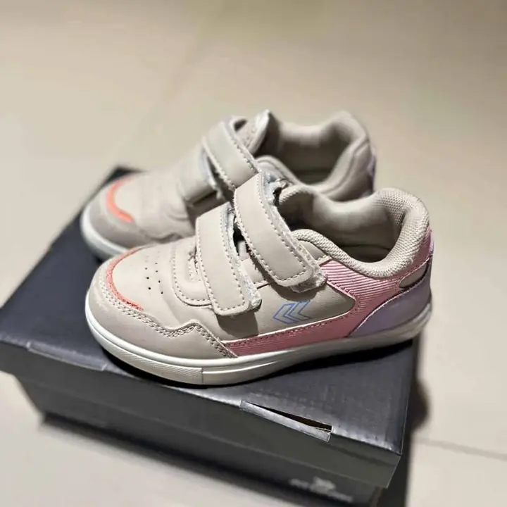 Zapatillas de nena marca Atomik. Cómo nueva talle 27