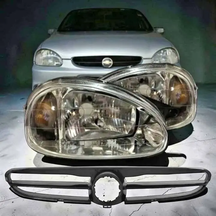 Juego de opticas delanteras más parrilla de Chevrolet Corsa del 08 al 10
