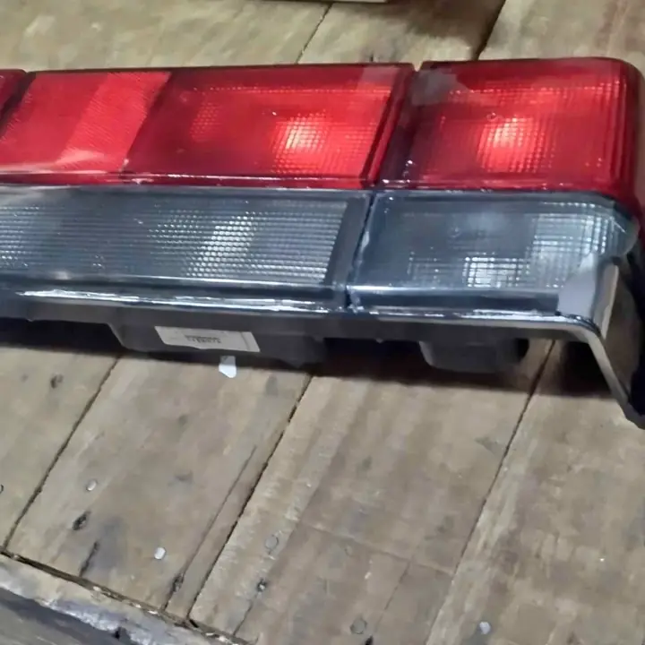 Faro trasero fume lado izquierdo con detalle. VW gol G1 ( se partió un trozo) el faro es nuevo