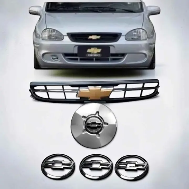 Parrilla con logo dorado más 4 embellecedor de llantas de Chevrolet Corsa classic del 08 al 10