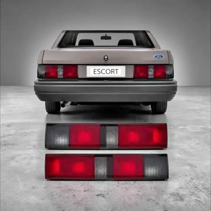 Juego de faros traseros Escort fumé ( el derecho con detalle) ver fotos
