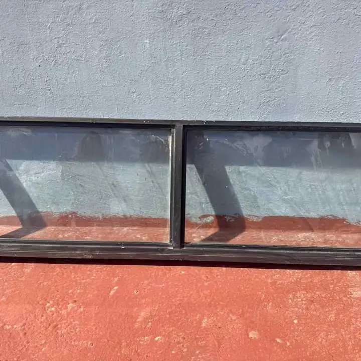 Se vende ventana fija de chapa ( usada) 156 x46x 8