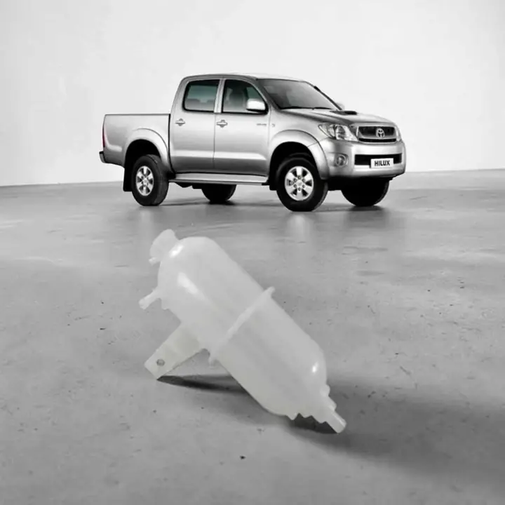 Deposito recuperador de agua sin tapa de Toyota Hilux del 05 al 15
