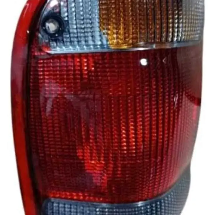 Faro trasero lado izquierdo conductor de Ford Ranger color fume modelo 01 al 04