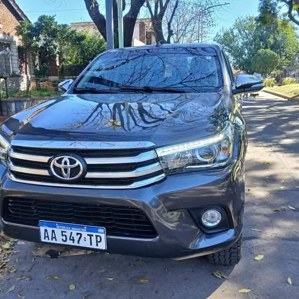Vendo toyota hilux srx 2017...166km