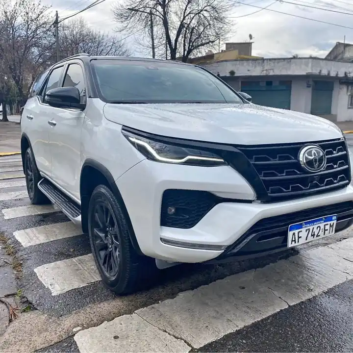 Vendo toyota hilux sw4 2023