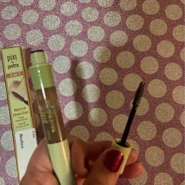 Lápiz para cejas nuevo marrón claro marca Pixi dúo con pincel