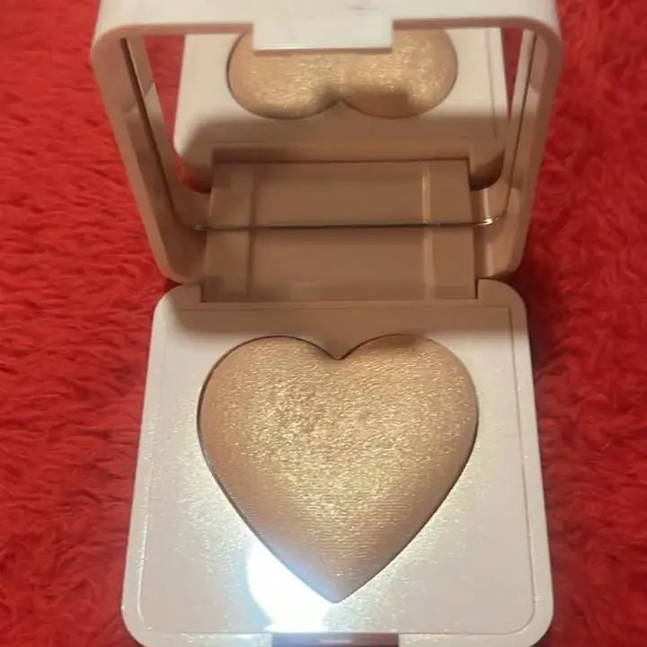 Polvo iluminador para rostro marca Kiko milano nuevo