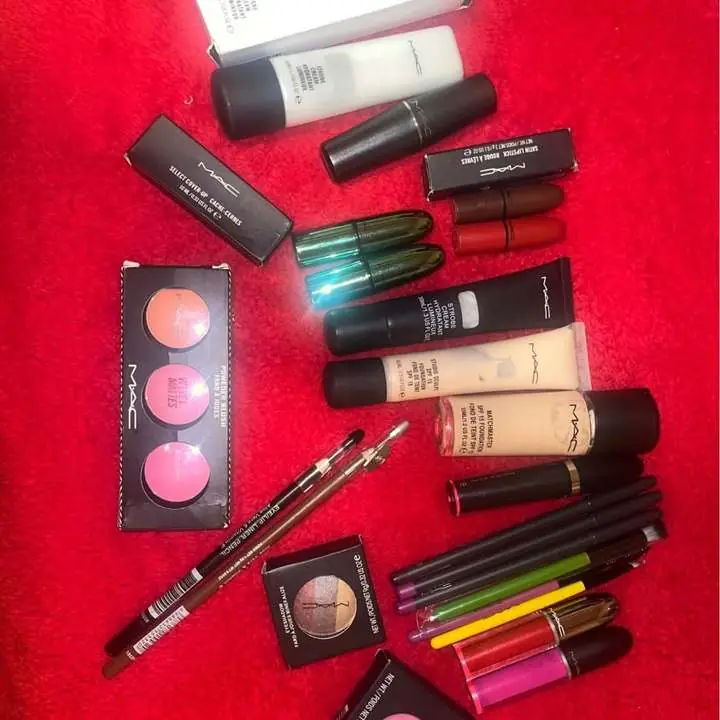 Lote de maquillaje Mac todo nuevo escucho ofertas