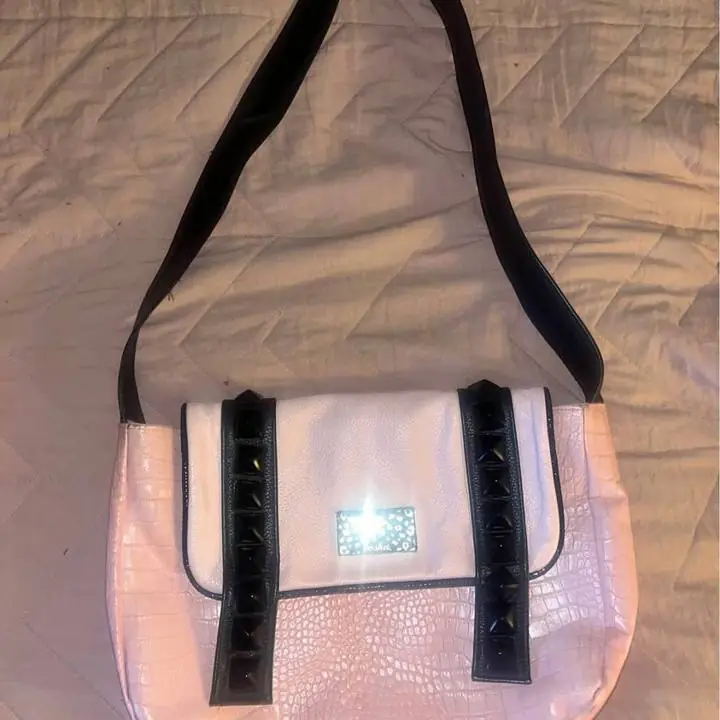 Cartera de cuero besha impecable