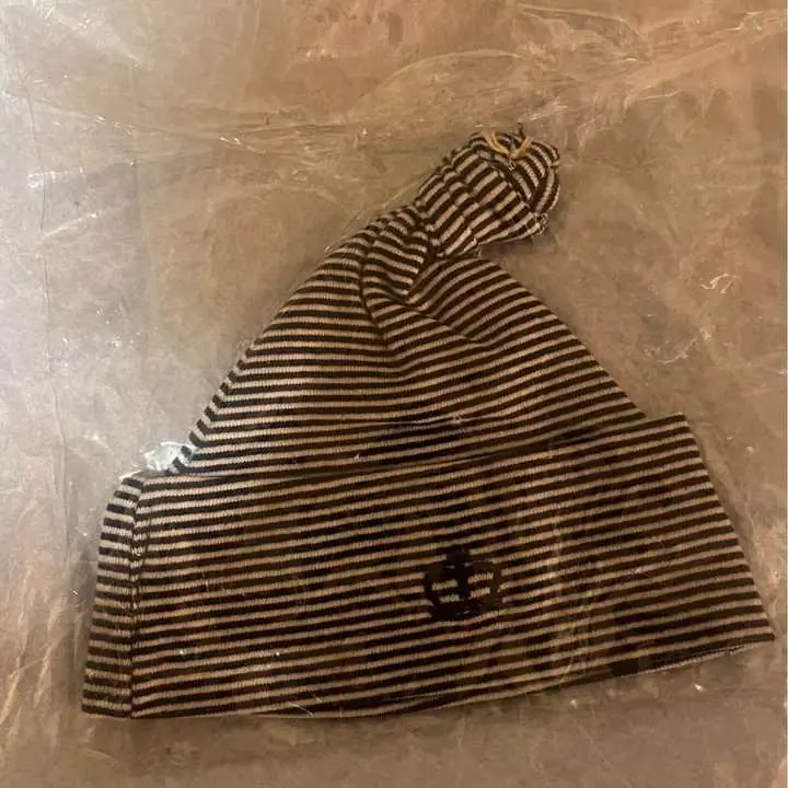 Gorrito rallado para bb Paula cahen d Anvers nuevo