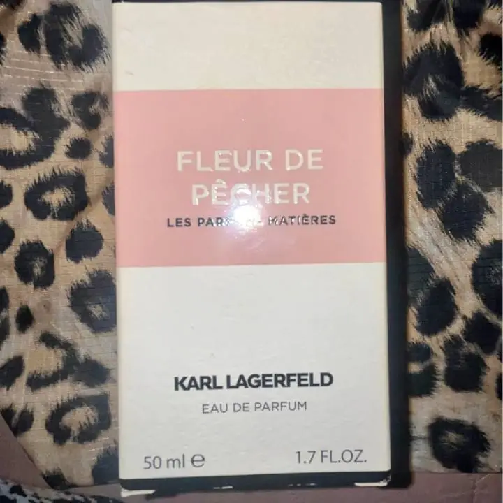 Karl Lagerfeld edp les pernumd. Fleur de pecher