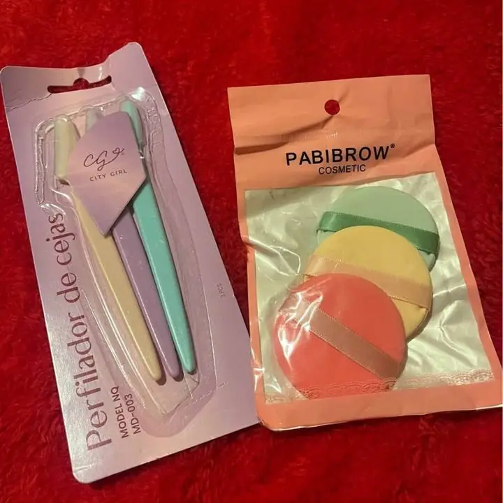 Perfilador de cejas y almohadillas de maquillaje nuevo
