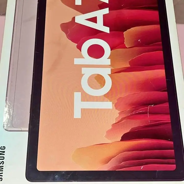 Tab A7 Samsung galaxy nueva 64 gb con funda teclado caja cargador